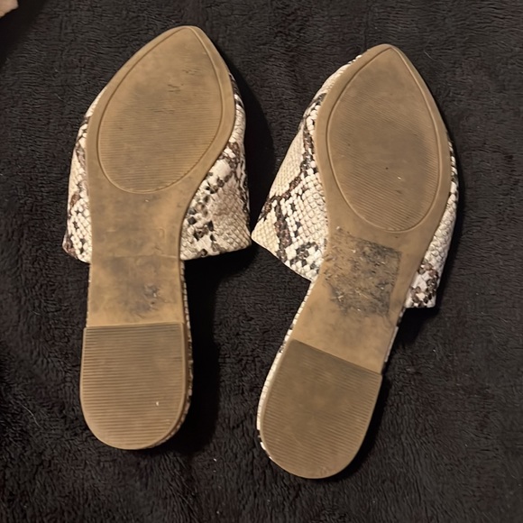 Snake Print slip on flats - Picture 3 of 3